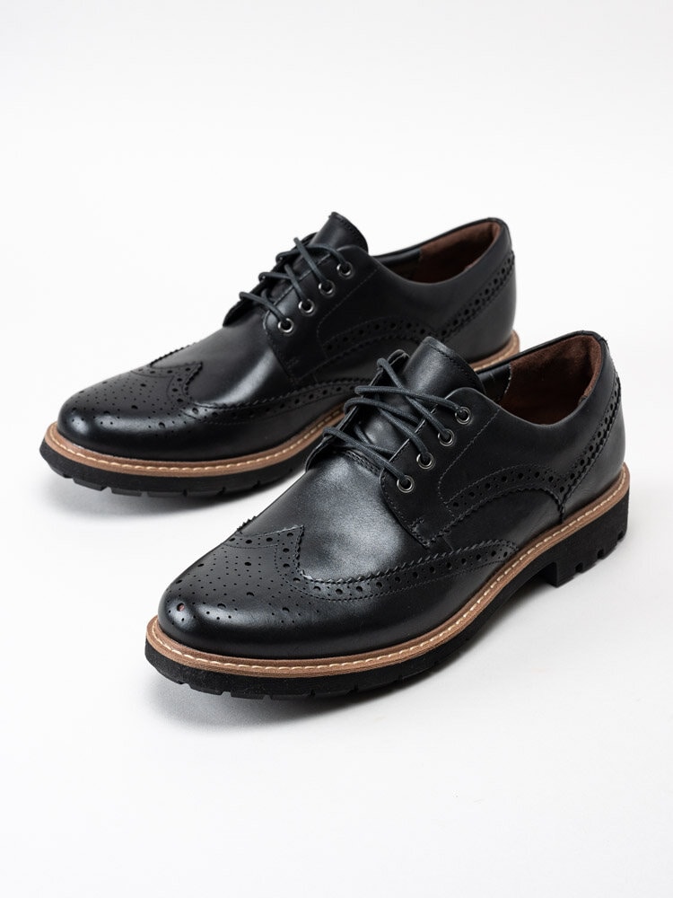 Clarks - Batcombe Wing - Svarta snörskor med brogues