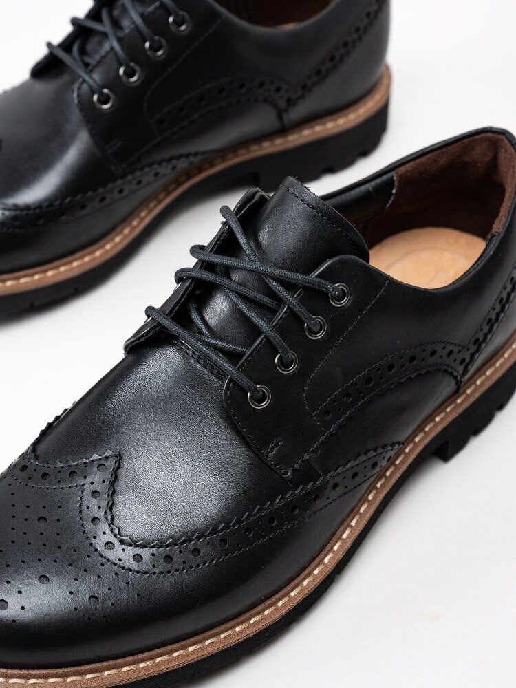 Clarks - Batcombe Wing - Svarta snörskor med brogues