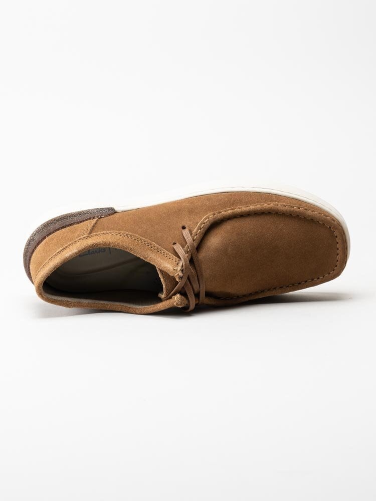 Clarks - Courtlite Wally - Ljusbruna snörskor i mocka