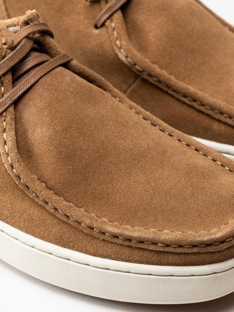 Clarks - Courtlite Wally - Ljusbruna snörskor i mocka