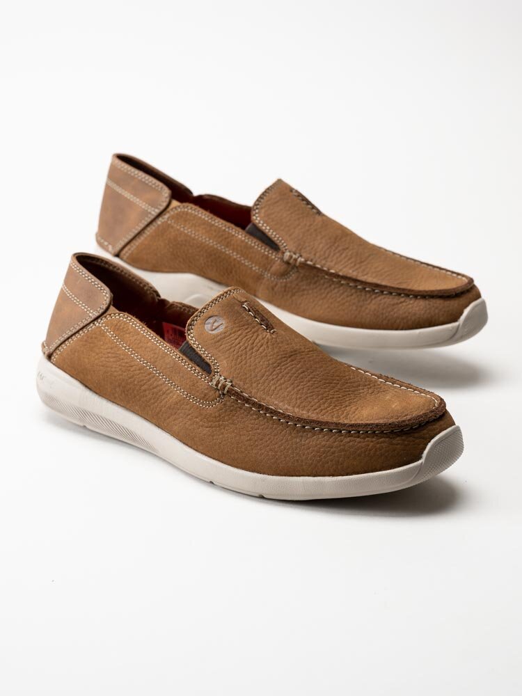 Clarks - Gorwin Step - Ljusbruna slip on promenadskor