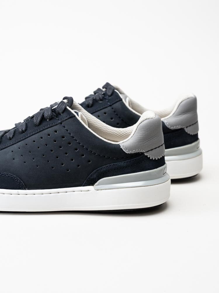 Clarks - Courtlite Tor - Mörkblå sneakers i nubuck