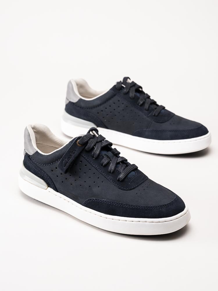 Clarks - Courtlite Tor - Marinblå sneakers i nubuck