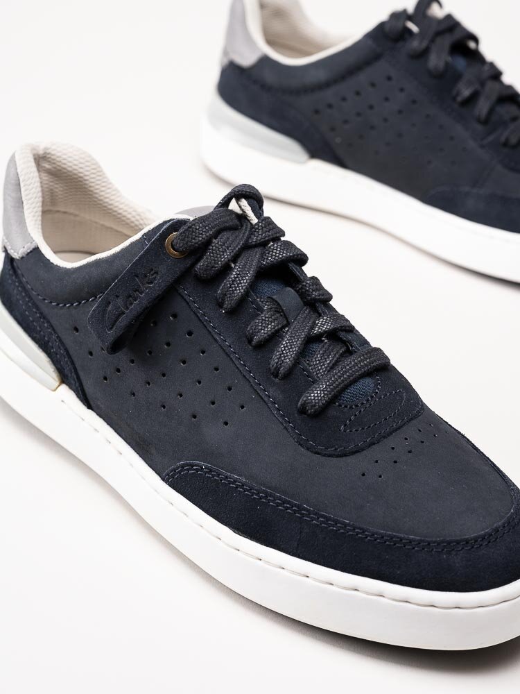 Clarks - Courtlite Tor - Marinblå sneakers i nubuck