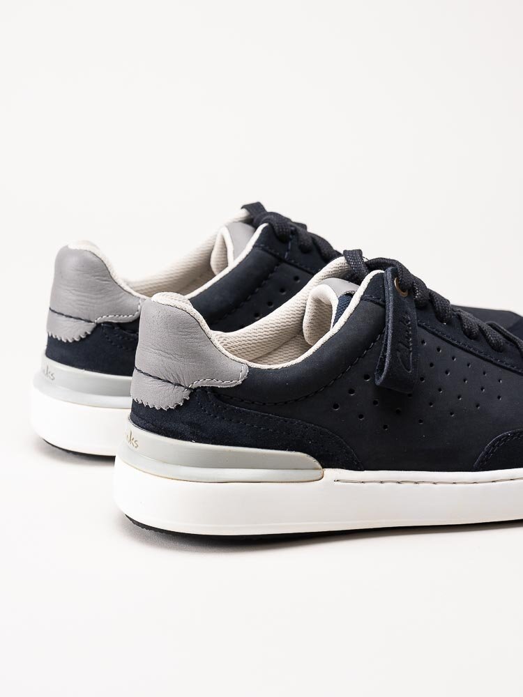 Clarks - Courtlite Tor - Marinblå sneakers i nubuck