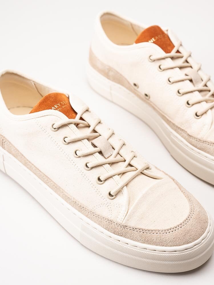 Sneaky Steve - Cally Low - Off white sneakers i textil