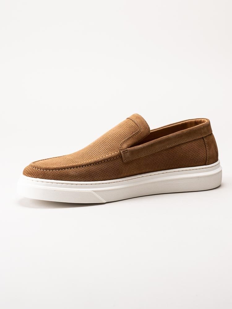 Playboy Footwear - Karl - Ljusbruna slip on skor i mocka