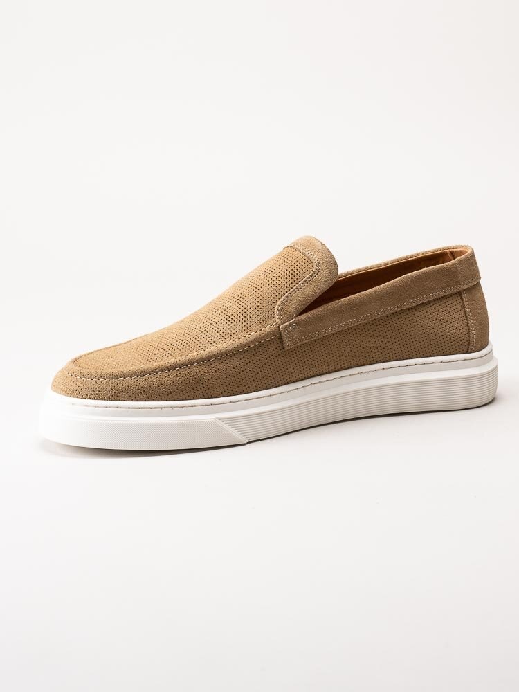 Playboy Footwear - Karl - Beige slip on skor i mocka