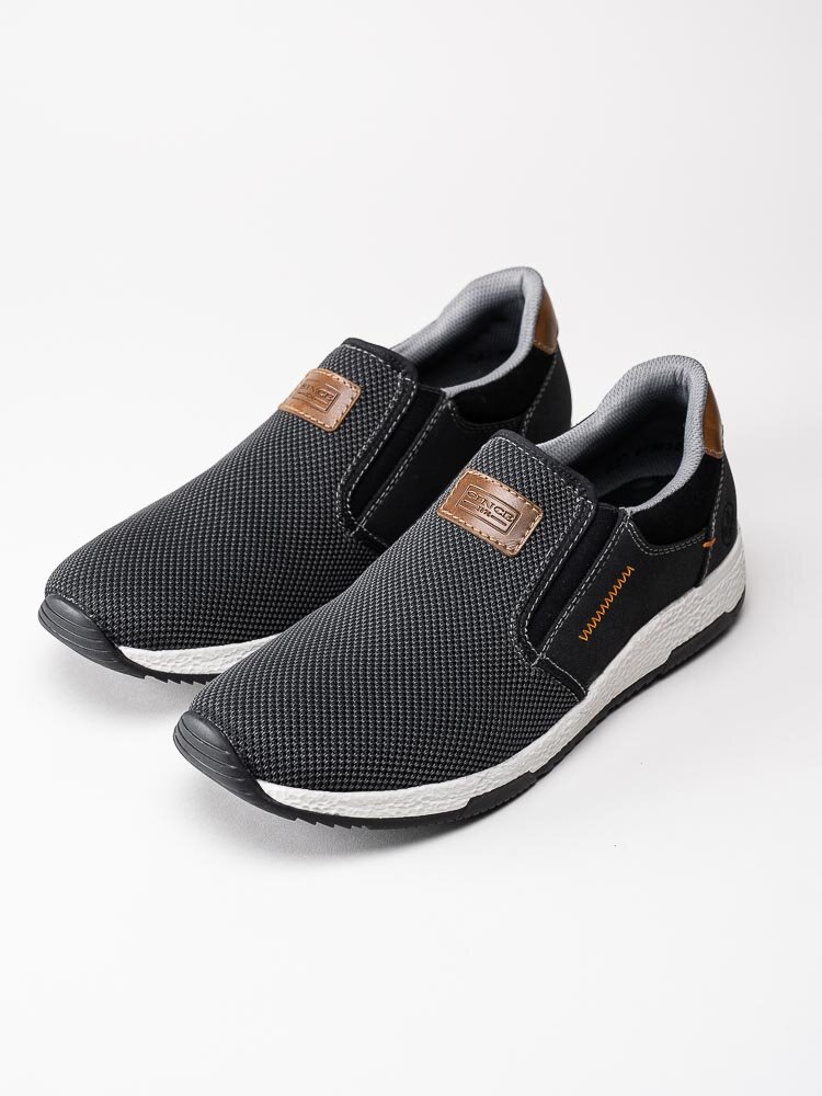 Rieker - Svarta slip on skor i stickad mesh