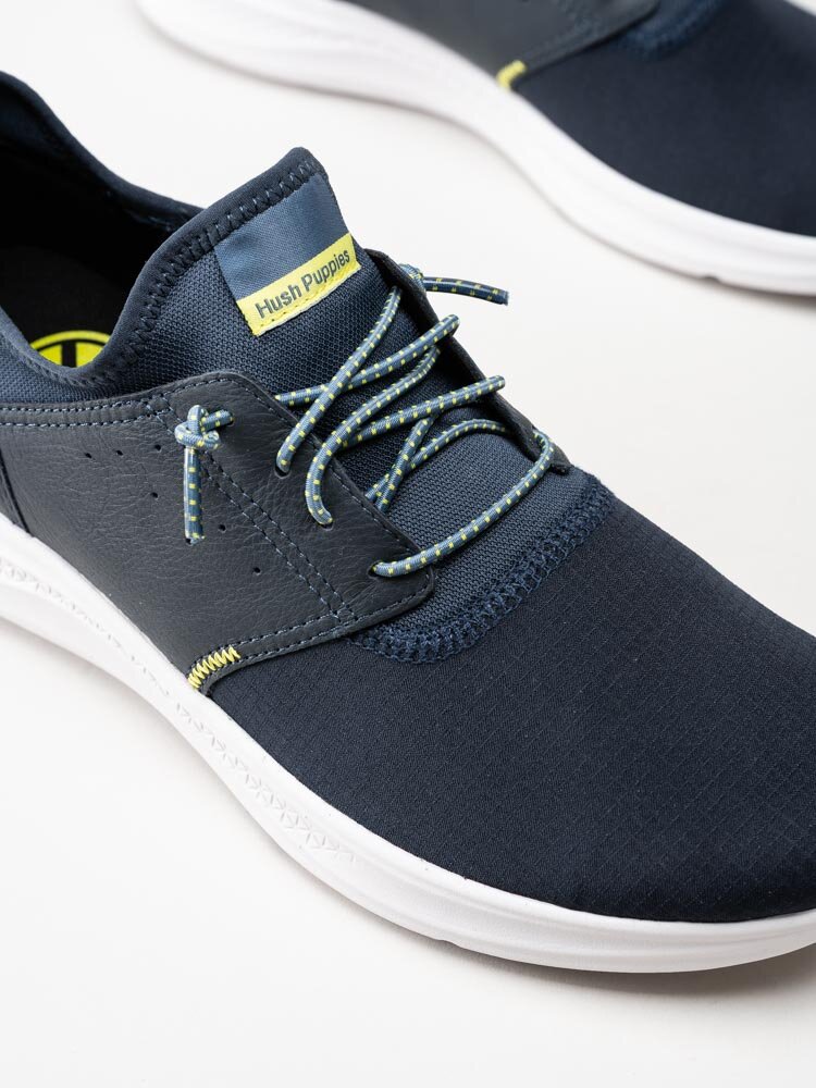 Hush Puppies - Elevate Bungee - Mörkblå sneakers i textil