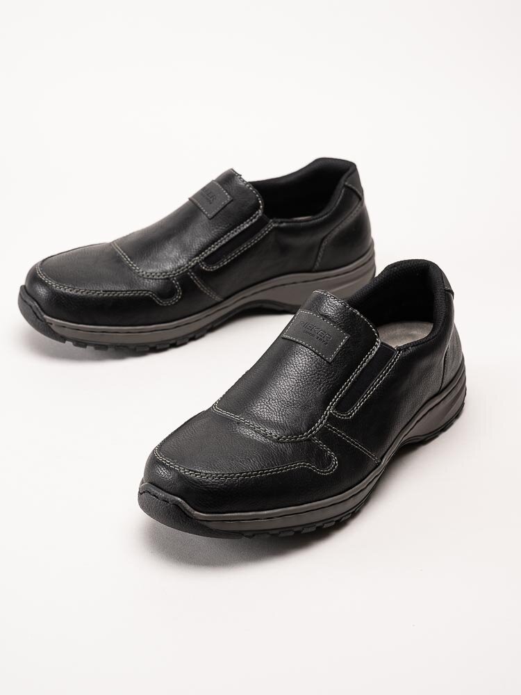 Rieker - Svarta slip on promenadskor