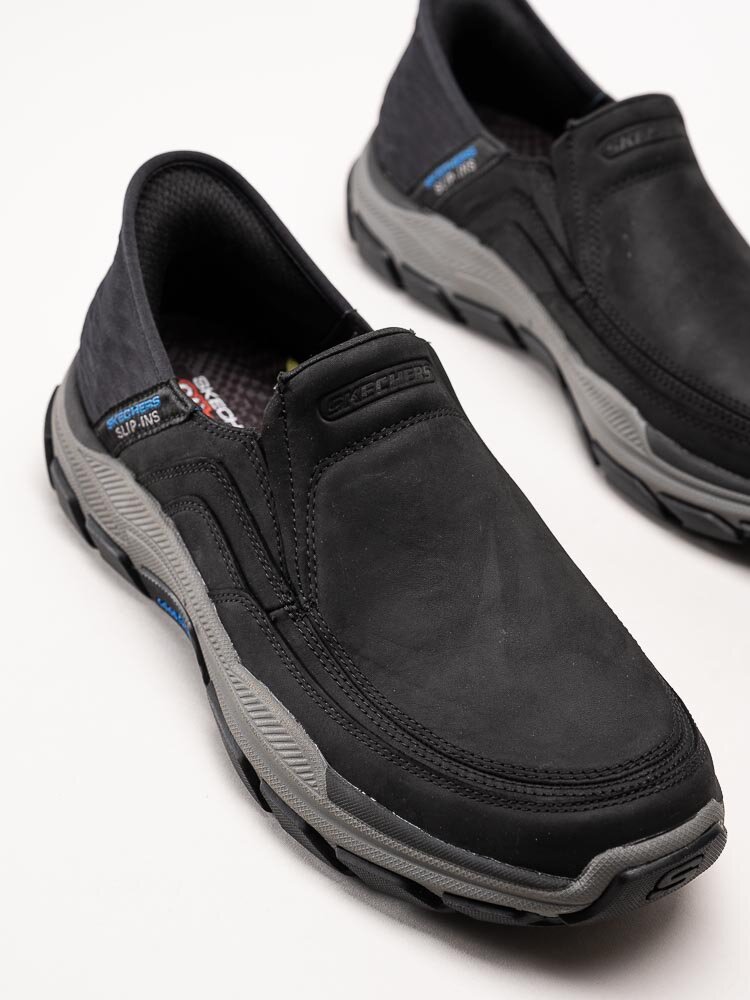 Skechers - Mens Respected - Svarta slip on skor i oljad nubuck