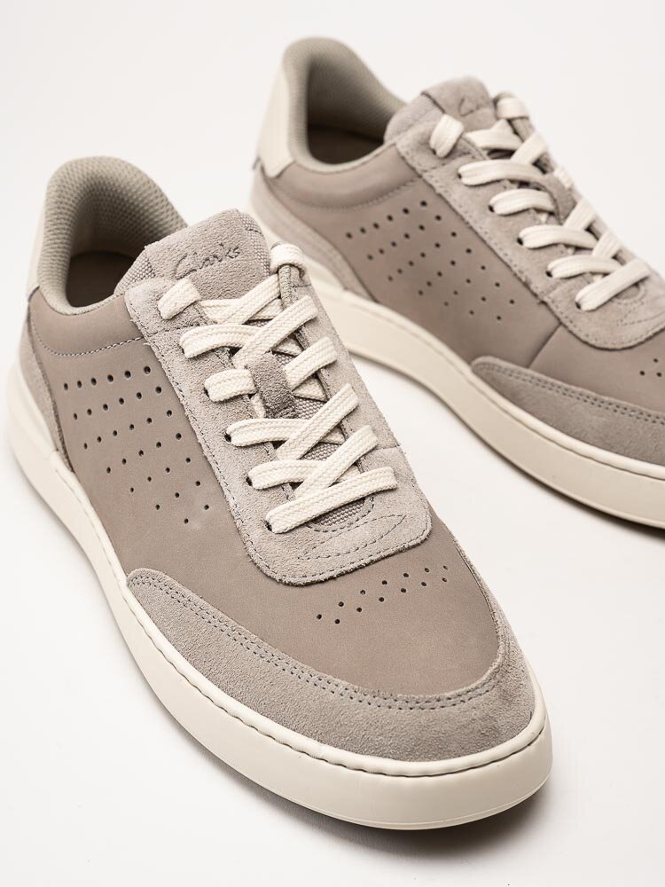 Clarks - Courtline Run - Beige sneakers i nubuck och mocka