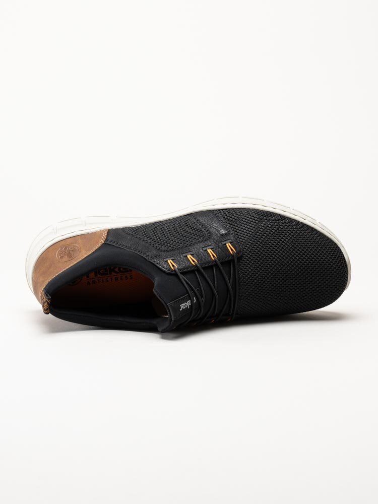 Rieker - Svarta slip on sneakers i textil