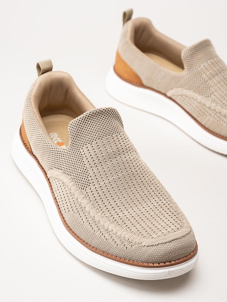 CC Resorts - Beige slip on skor i textil