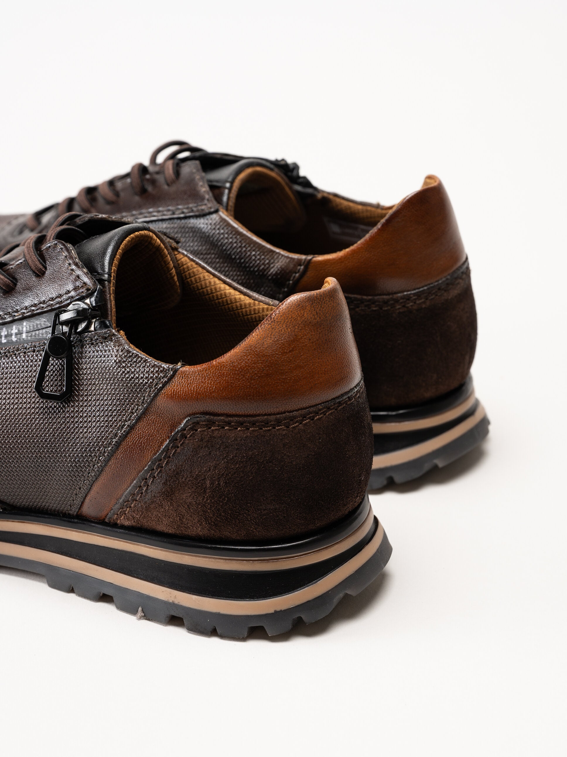 Bugatti - Philip - Mörkbruna sneakers i skinn