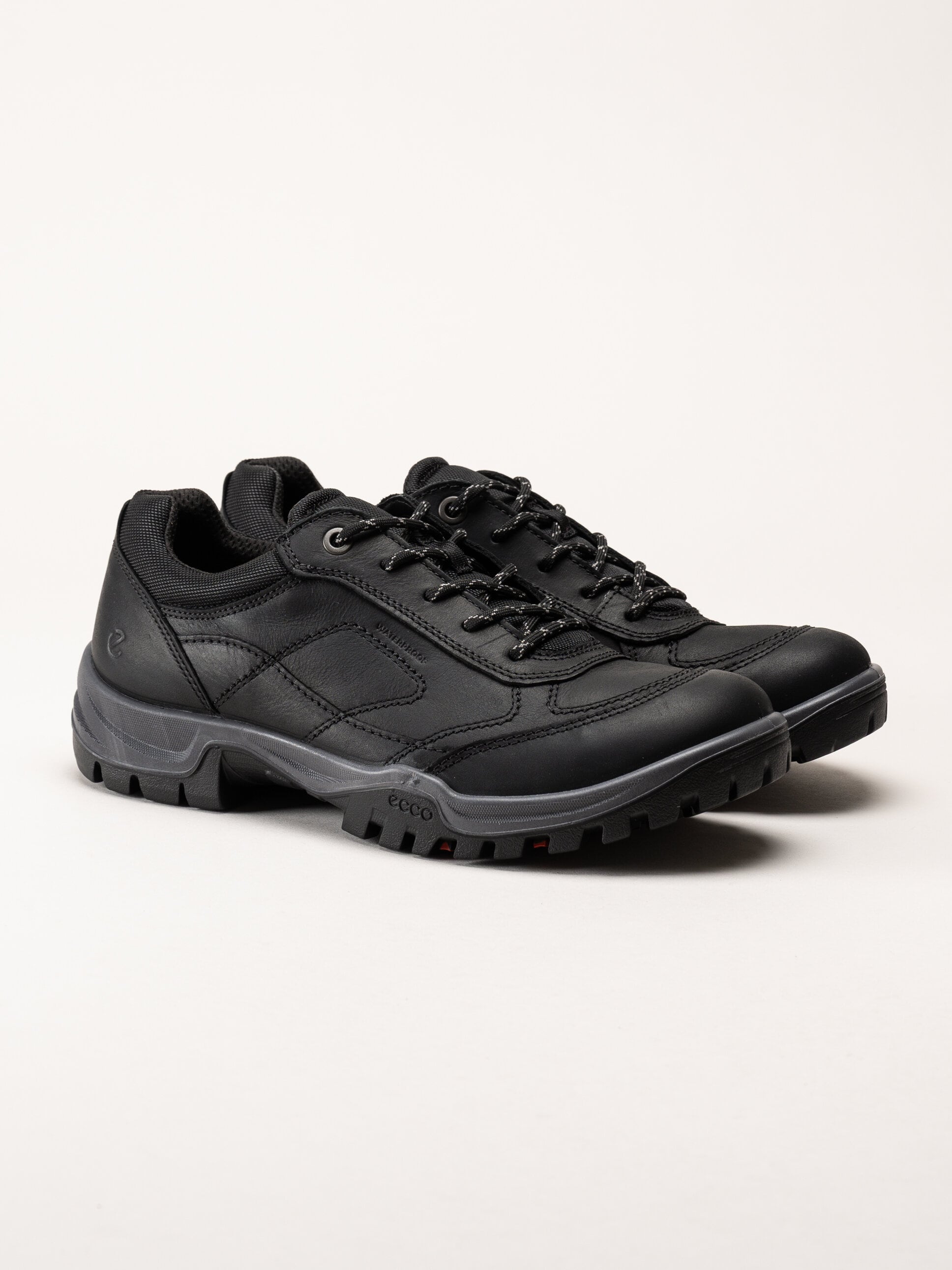 Ecco - Xpedition WP - Svarta promenadskor i oljad nubuck