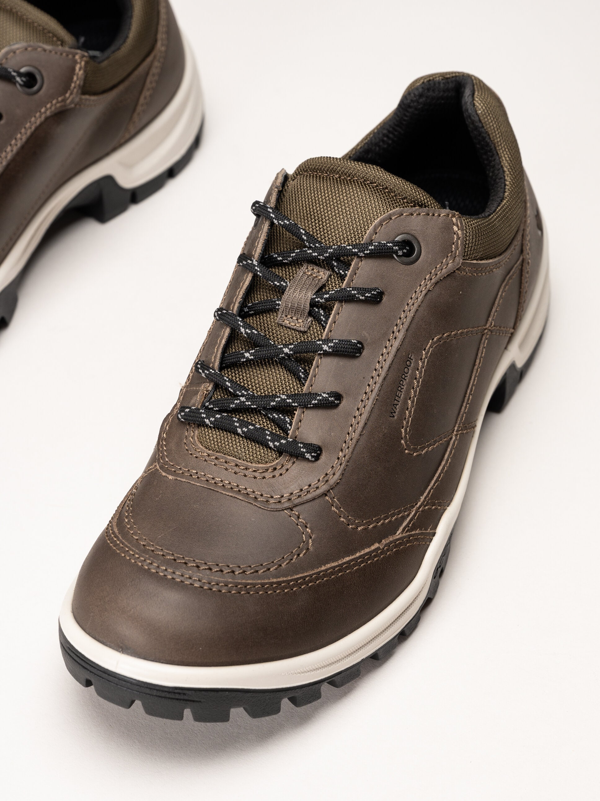 Ecco - Xpedition WP - Bruna promenadskor i oljad nubuck
