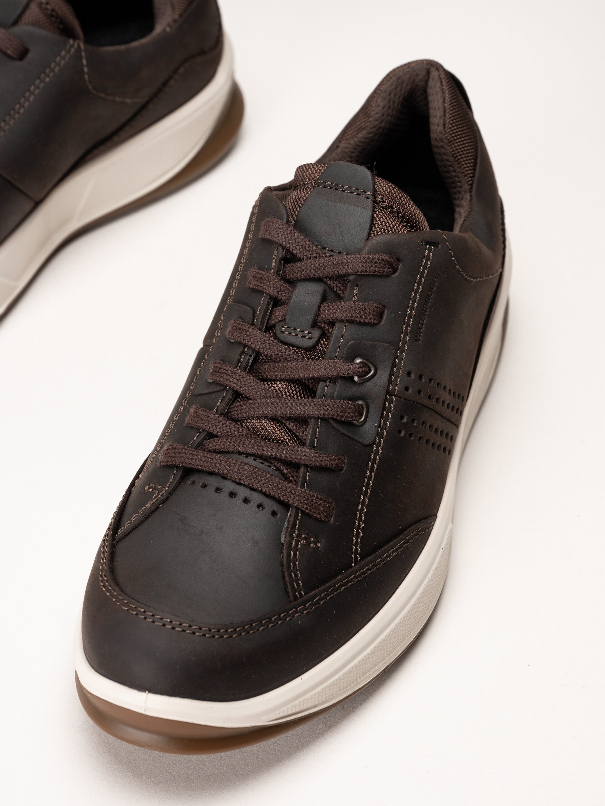 Ecco - Byway 2.0 Shoe WP - Bruna promenadskor i oljat skinn