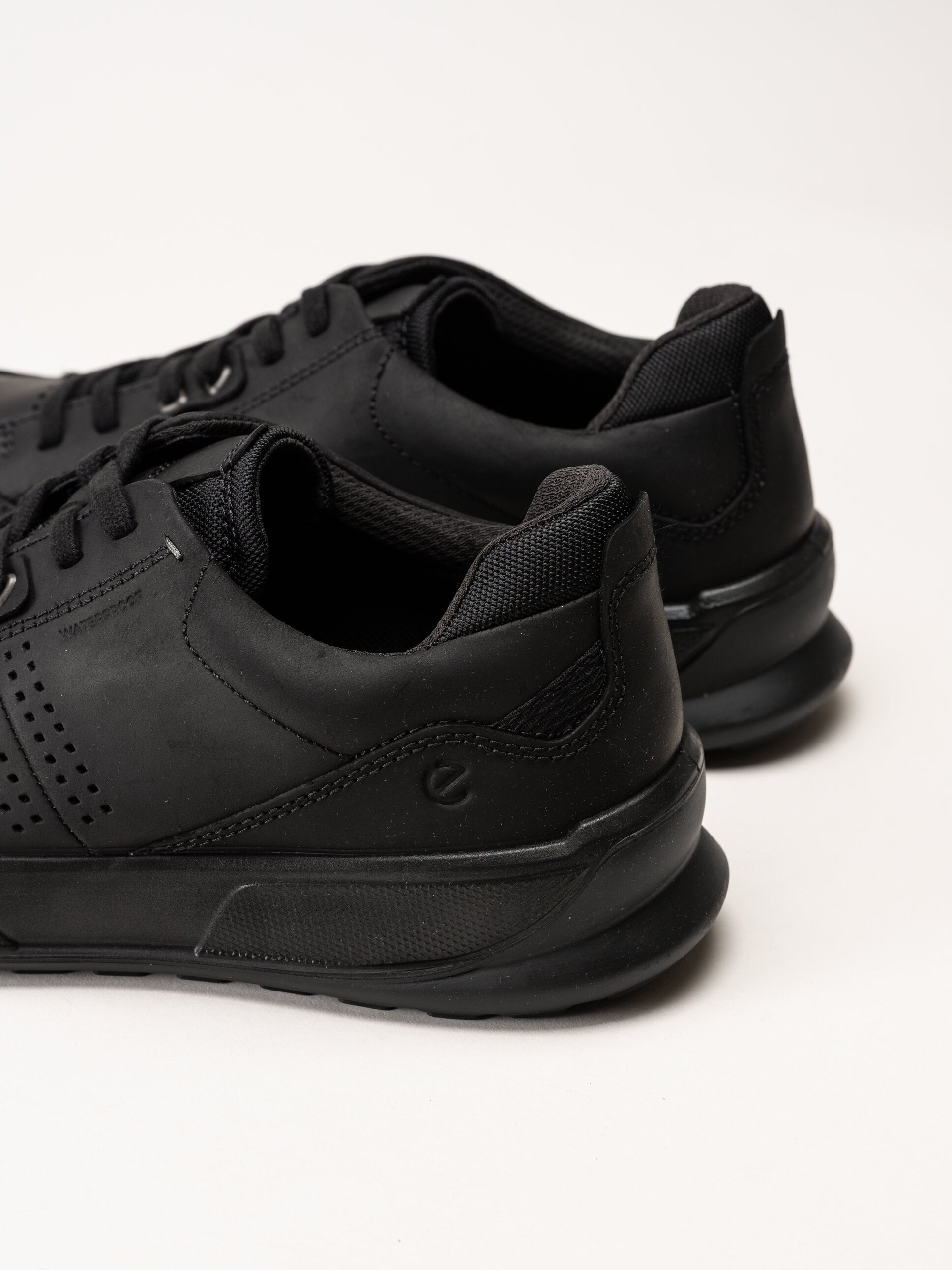 Ecco - Byway 2.0 Shoe WP - Svarta promenadskor i oljat skinn