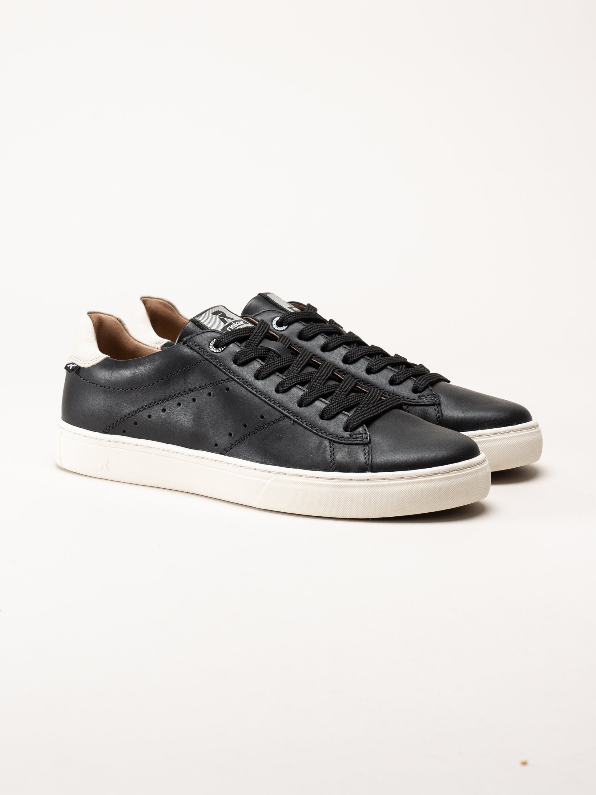 Rieker - Svarta sneakers i skinn