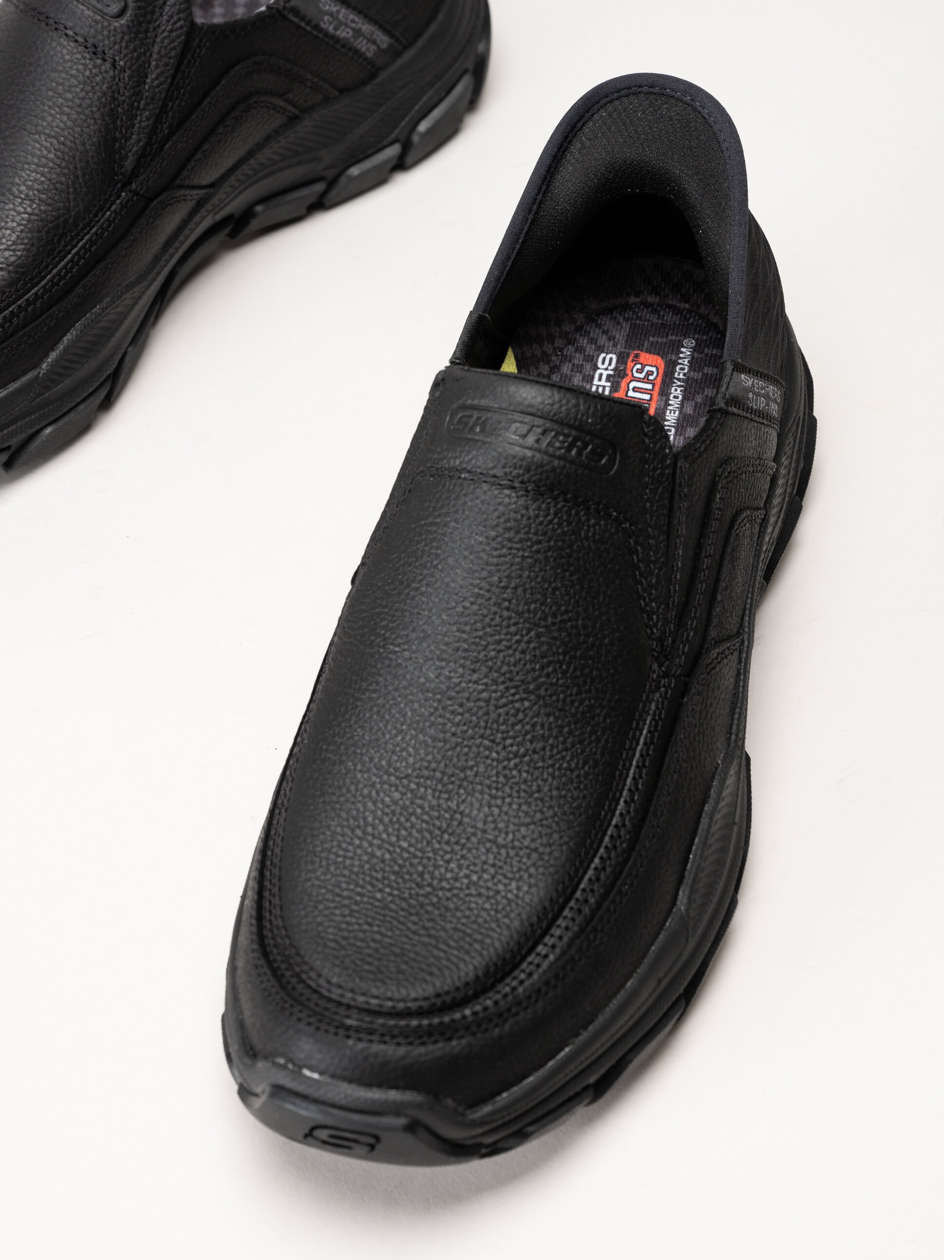 Skechers - Slip-Ins Respected - Elgin - Svarta slip-Ins promenadskor i skinn
