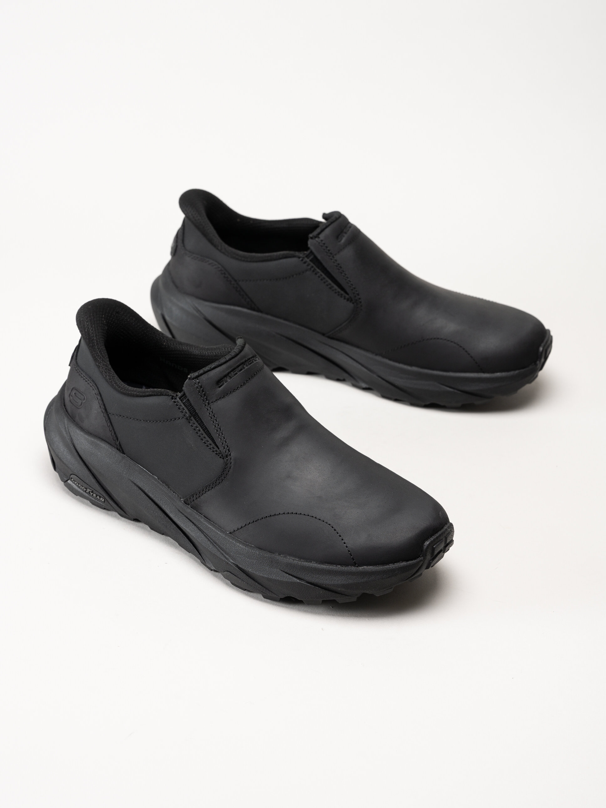 Skechers - Slip-Ins Conner - Rayne - Svarta slip-Ins promenadskor i oljad nubuck
