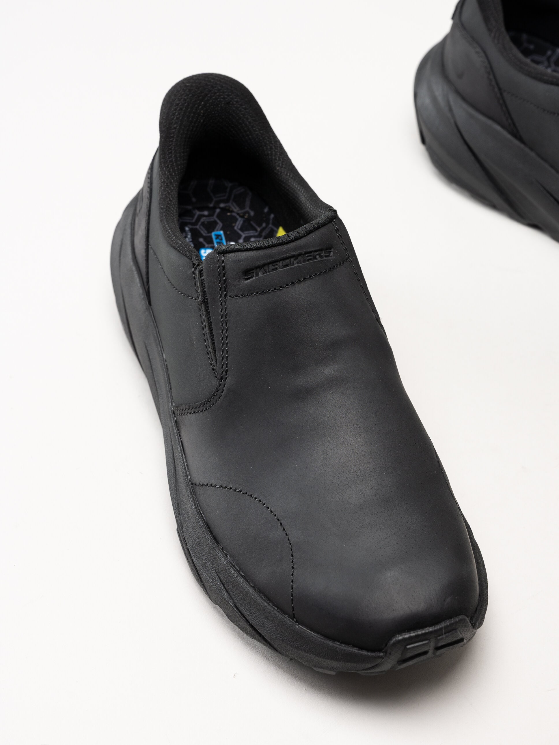 Skechers - Slip-Ins Conner - Rayne - Svarta slip-Ins promenadskor i oljad nubuck