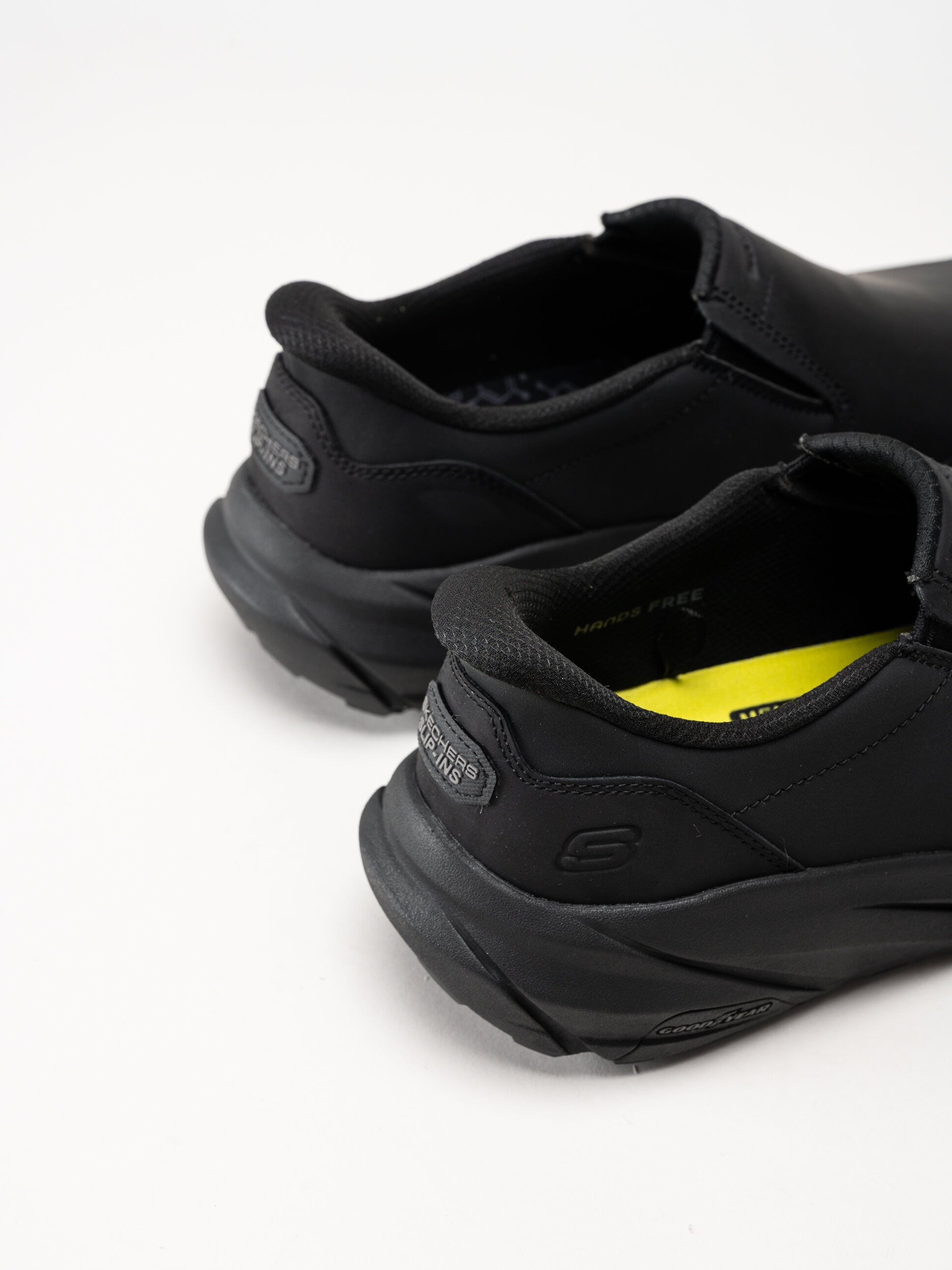 Skechers - Slip-Ins Conner - Rayne - Svarta slip-Ins promenadskor i oljad nubuck