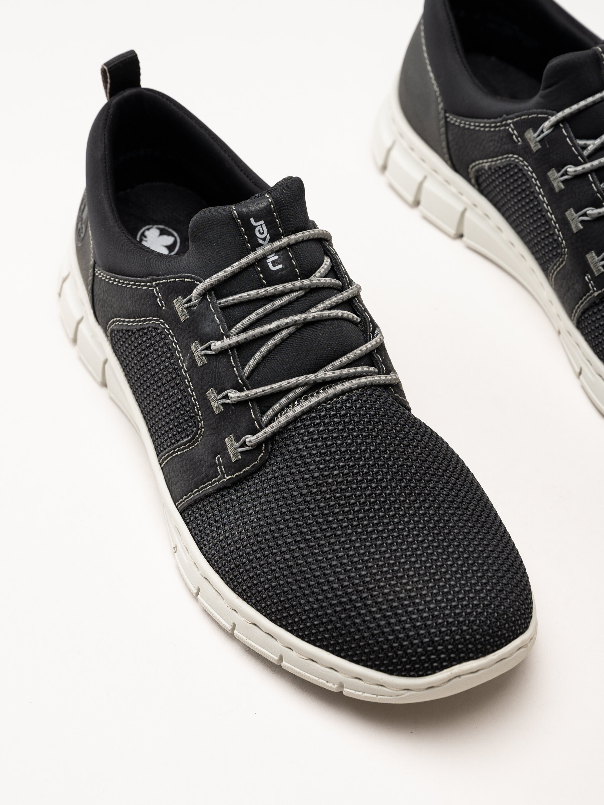 Rieker - Svarta sportiga slip on skor