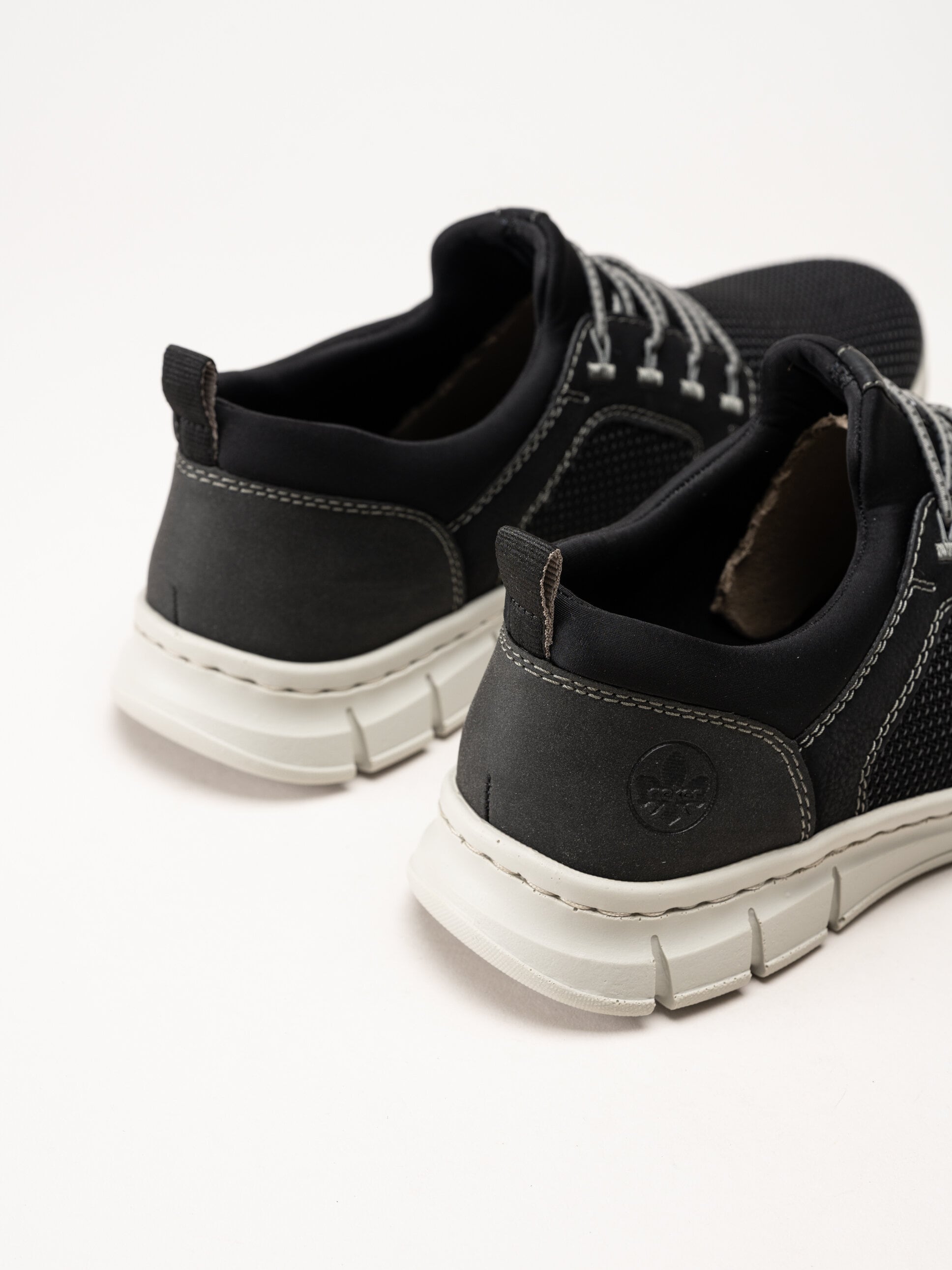 Rieker - Svarta sportiga slip on skor