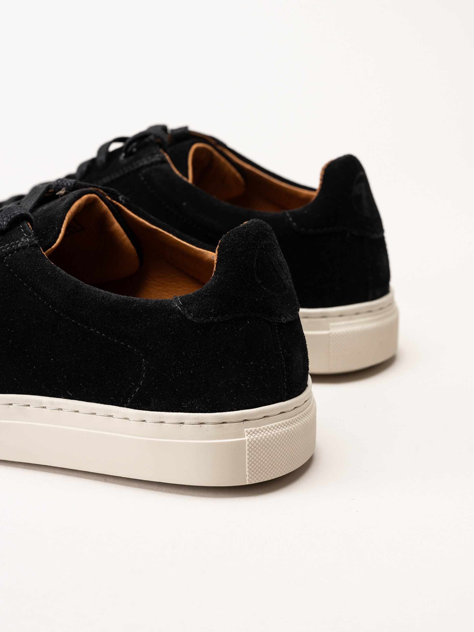 Strömberg - Arezzo - Svarta sneakers i mocka