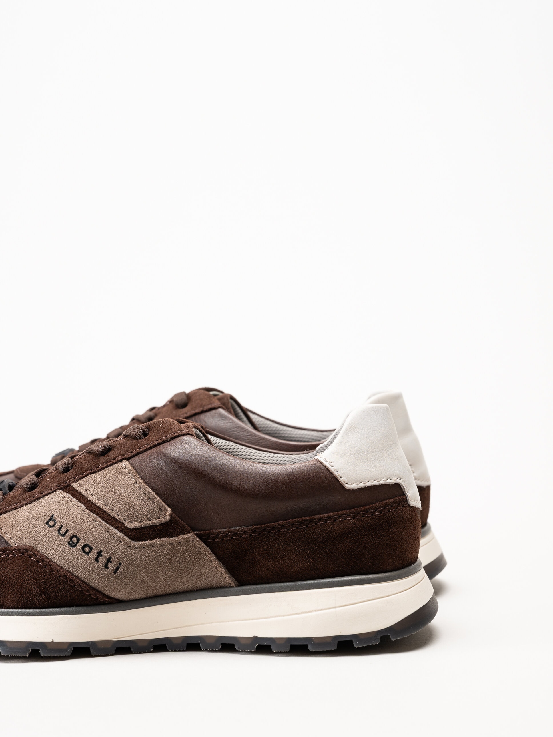 Bugatti - Timon - Mörkbruna sneakers i skinn och mocka