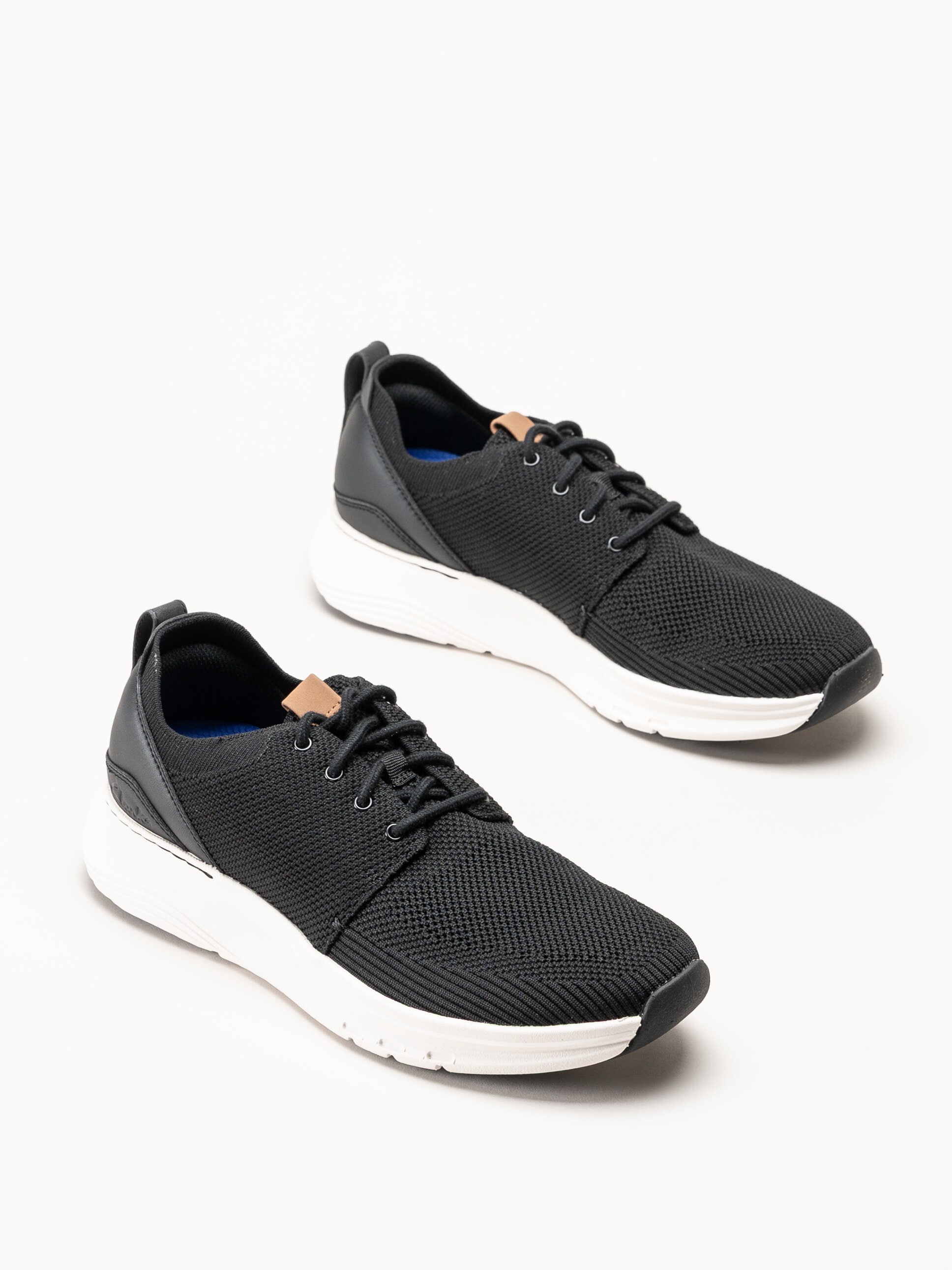 Clarks - Motion Trek MX - Svarta sneakers i stickad textil