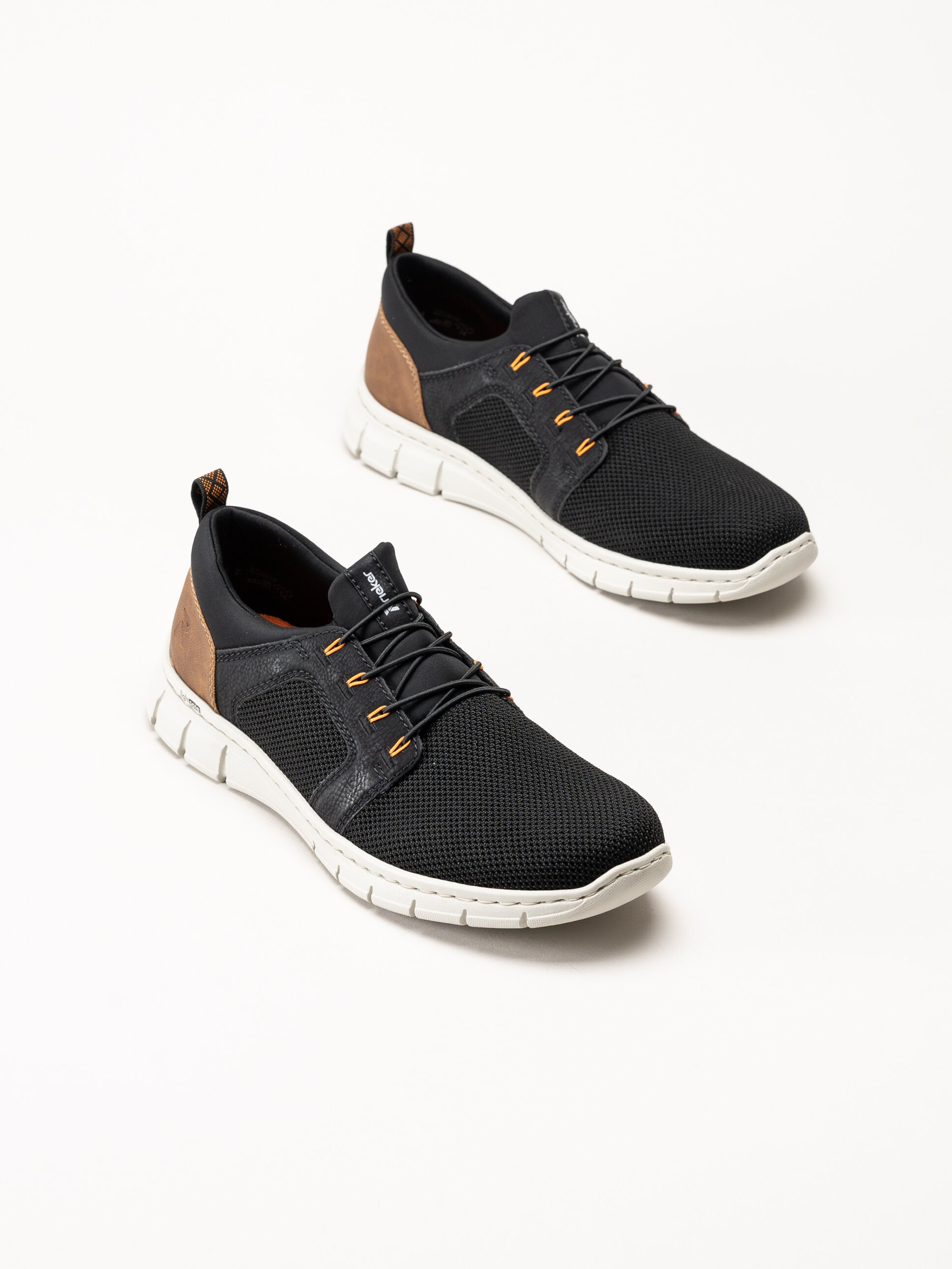 Rieker - Svarta slip on sneakers