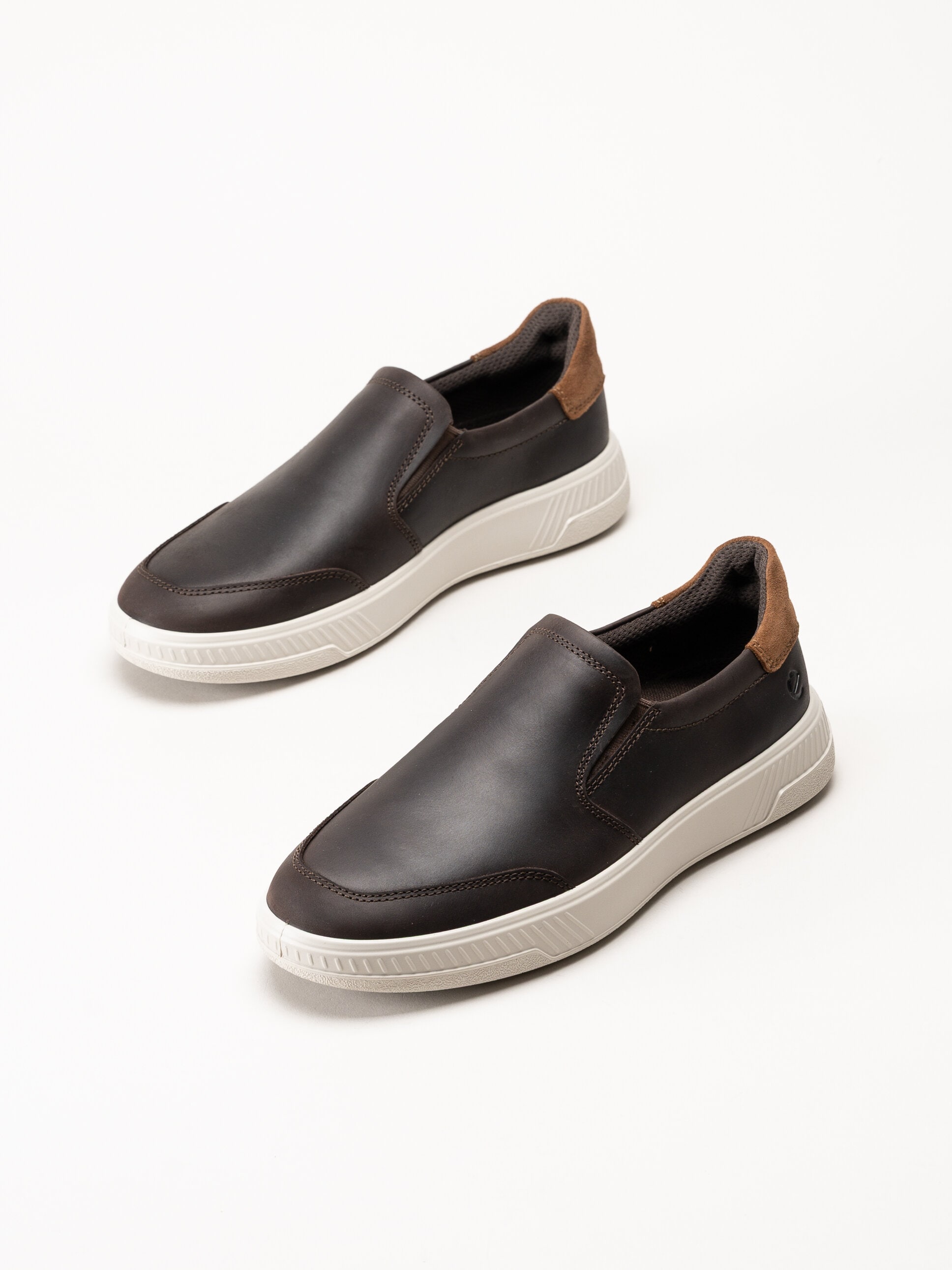 Ecco - Move - Mörkbruna slip on skor i oljat skinn