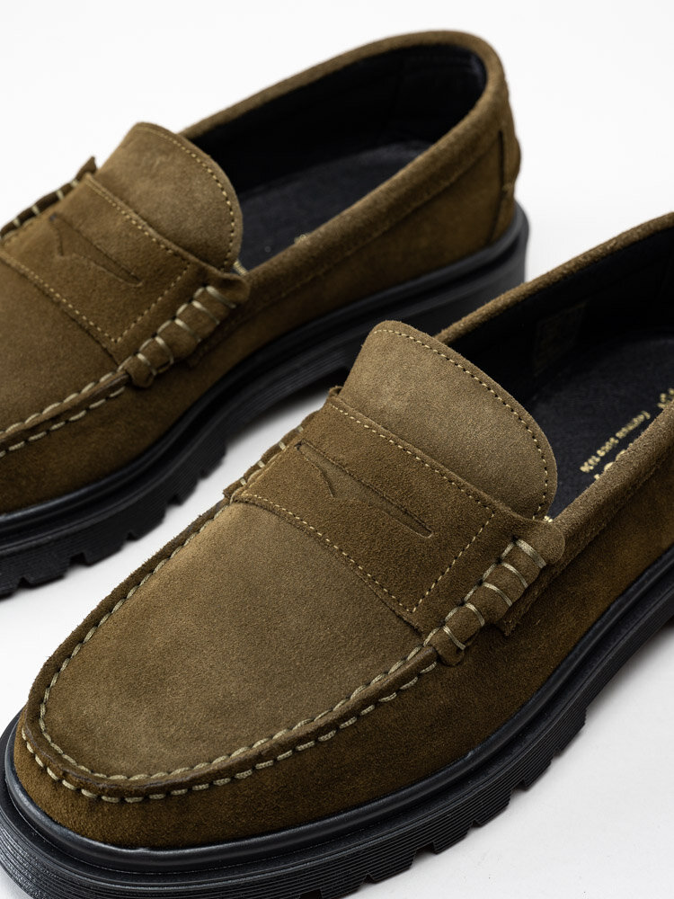 Playboy Footwear - Austin - Olivgröna loafers i mocka