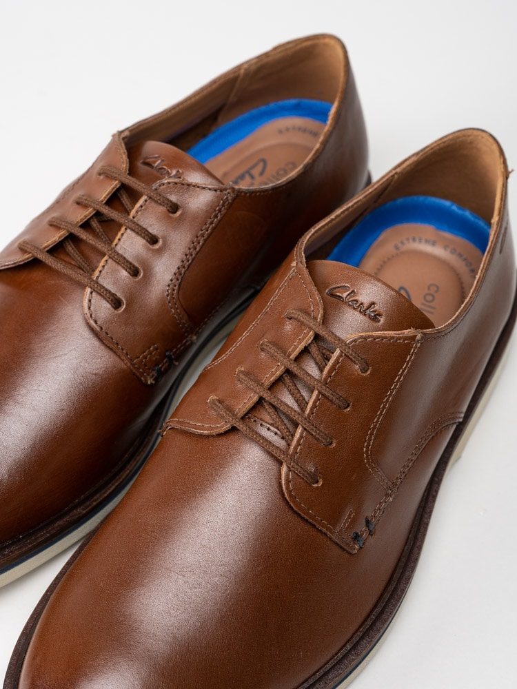 Clarks - Malwood Plain - Bruna dressade snörskor i skinn
