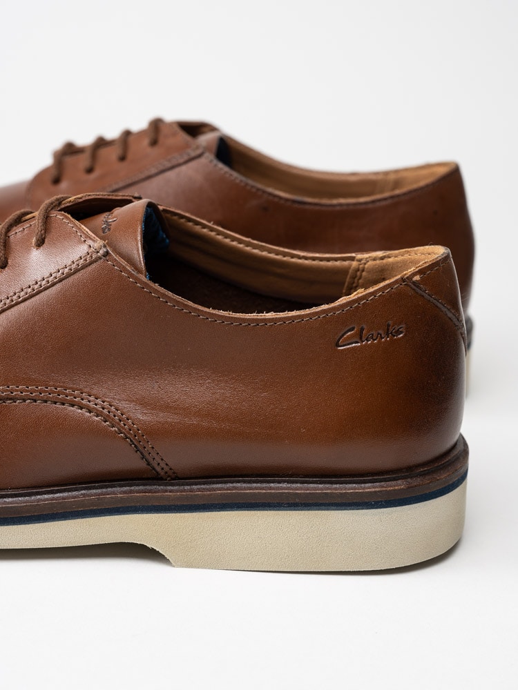 Clarks - Malwood Plain - Bruna dressade snörskor i skinn