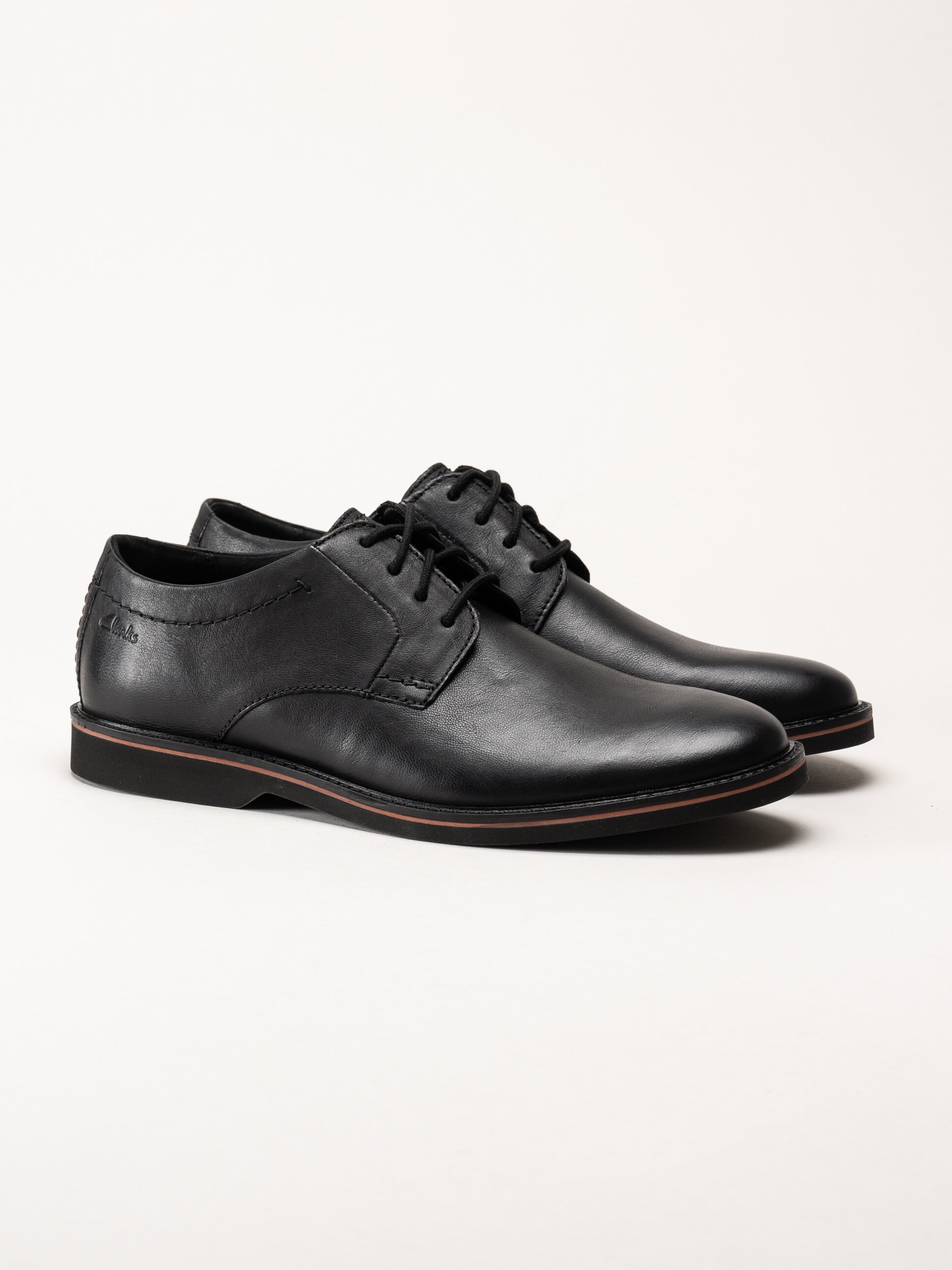 Clarks - Atticus LTLace G - Svarta skinnskor med snörning