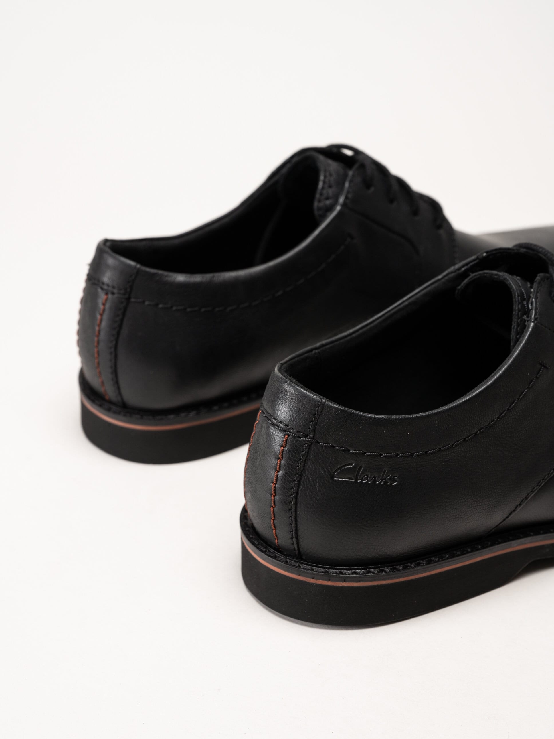 Clarks - Atticus LTLace G - Svarta skinnskor med snörning