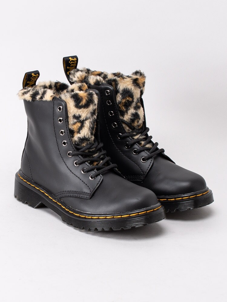 42203007 Dr Martens 1460 Serena Leo J 26044001 Black Svarta kängor med leopard-mönstrad päls-9