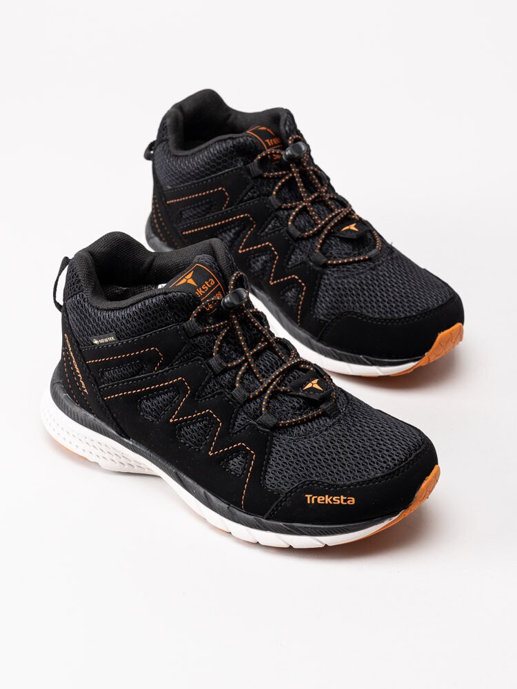 Treksta - Flow Mid Gtx - Svarta låga kängor med orange detaljer