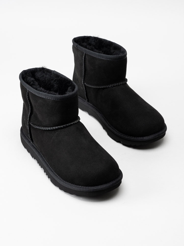 UGG - K Classic Mini II - Svarta låga ullfodrade vinterboots