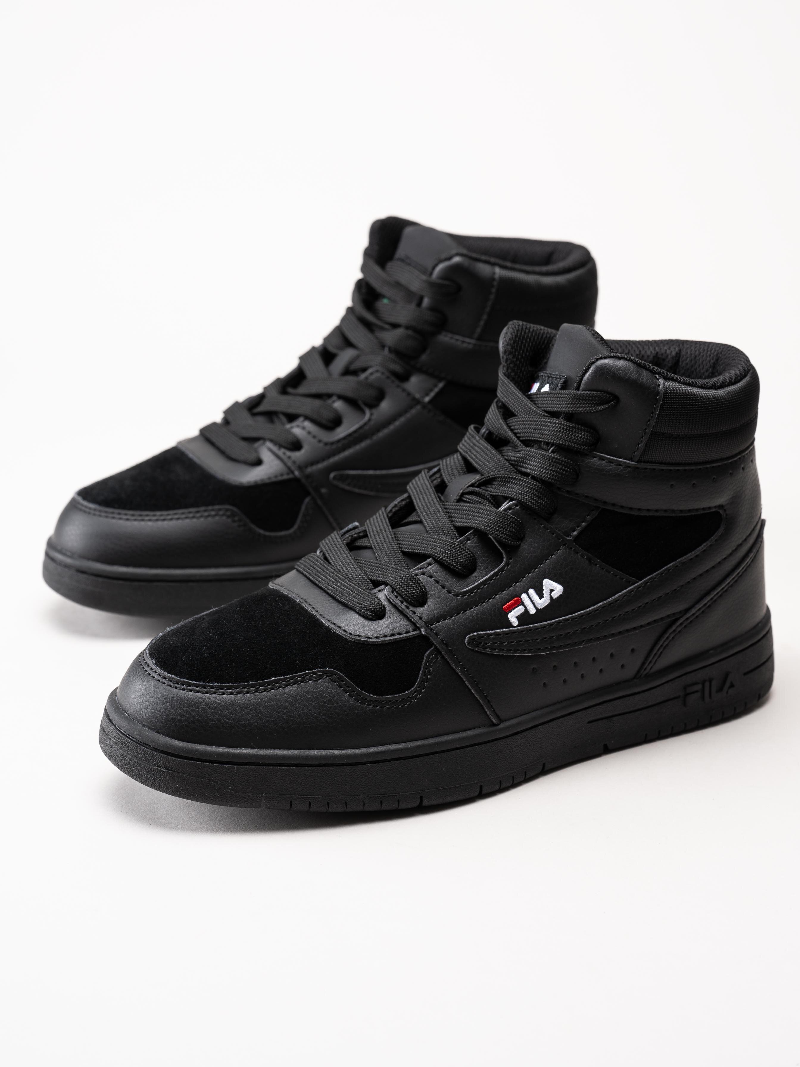 Köp FILA - Mid Teens - Svarta höga sneakers Arcade Mid | Skoman.se