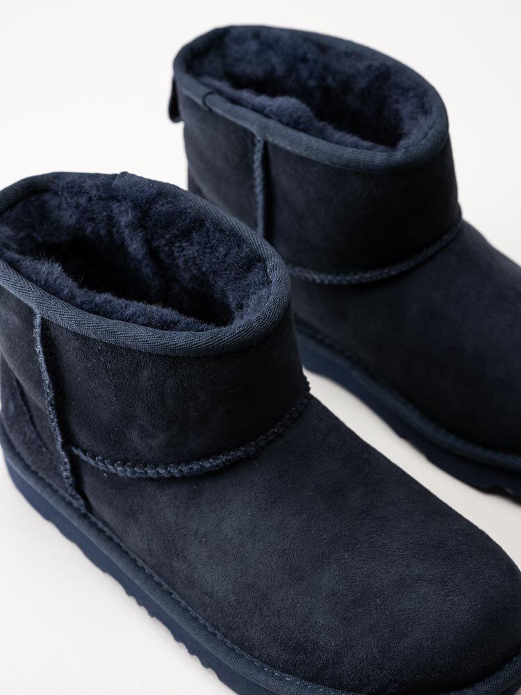 UGG - K Classic Mini II - Mörkblå låga ullfodrade vinterboots