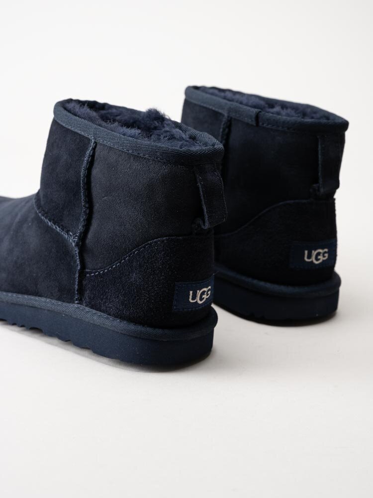 UGG - K Classic Mini II - Mörkblå låga ullfodrade vinterboots