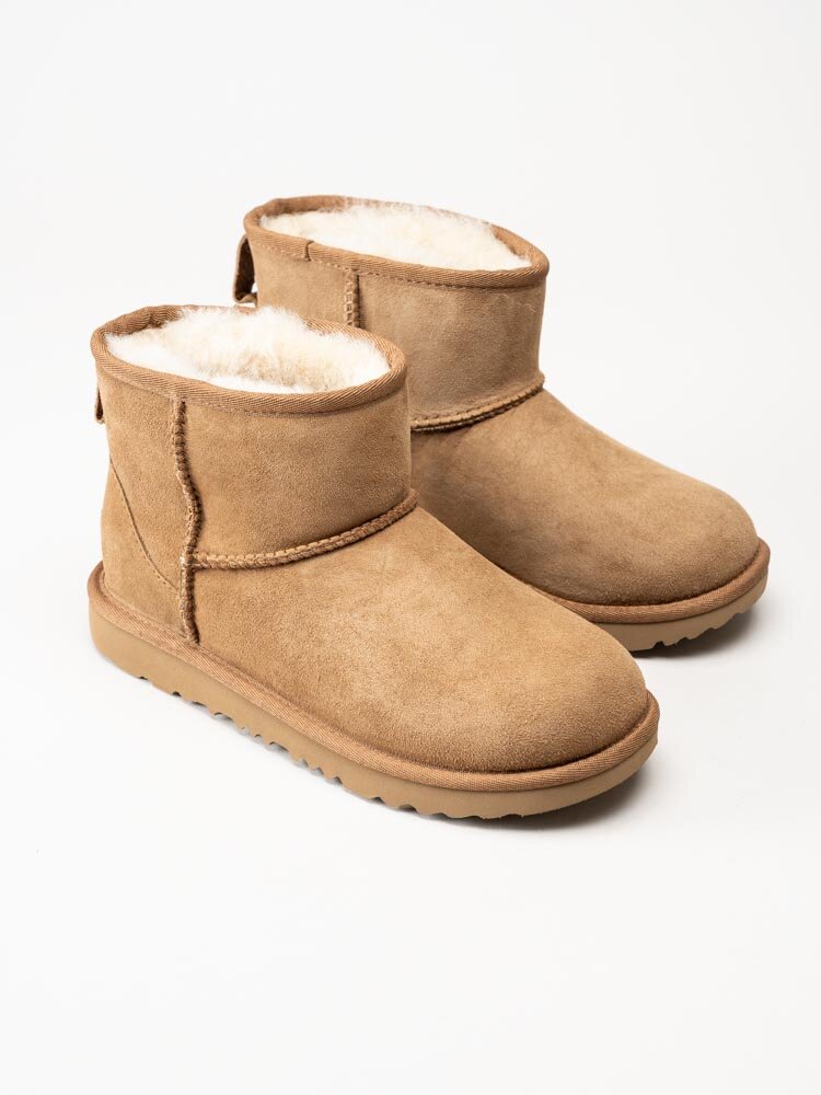 UGG - K Classic Mini - Ljusbruna låga ullfodrade vinterboots