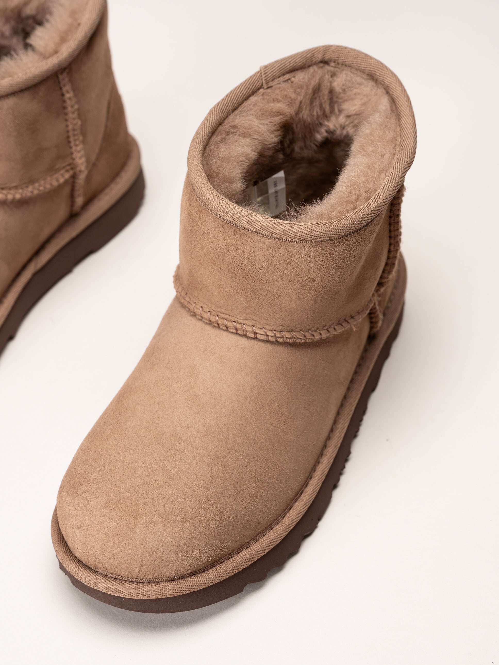 UGG - K Classic Mini - Bruna ullfodrade boots i mocka
