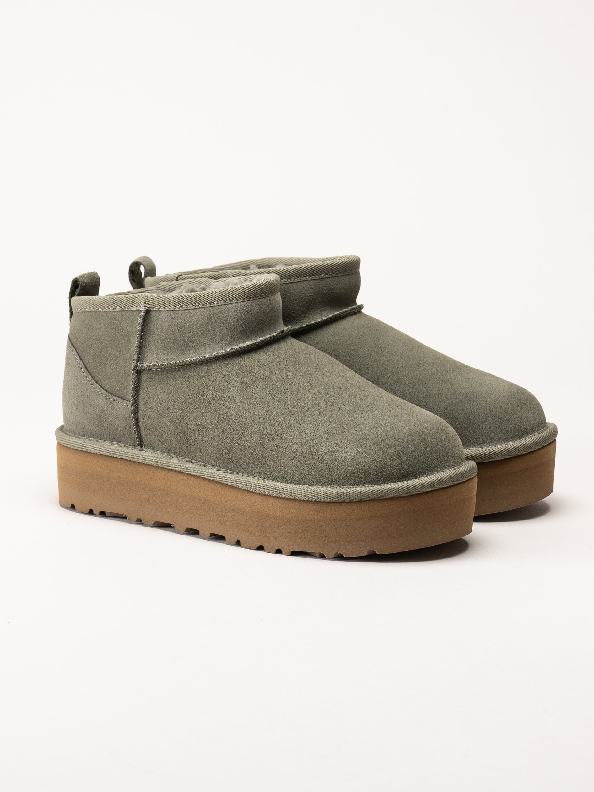 UGG - K Classic Ultra Mini - Gröna ullfodrade platåboots i mocka